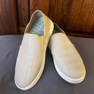 Olukai Tan Leather Upper Women’s Size 8 Slip On Shoes, good condition